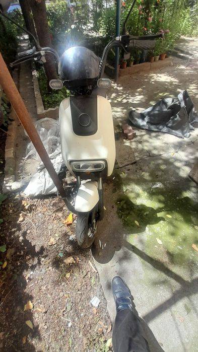 Vind scuter electric M12  merge impecabil