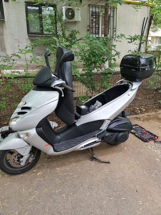 Aprilia Leonardo 300