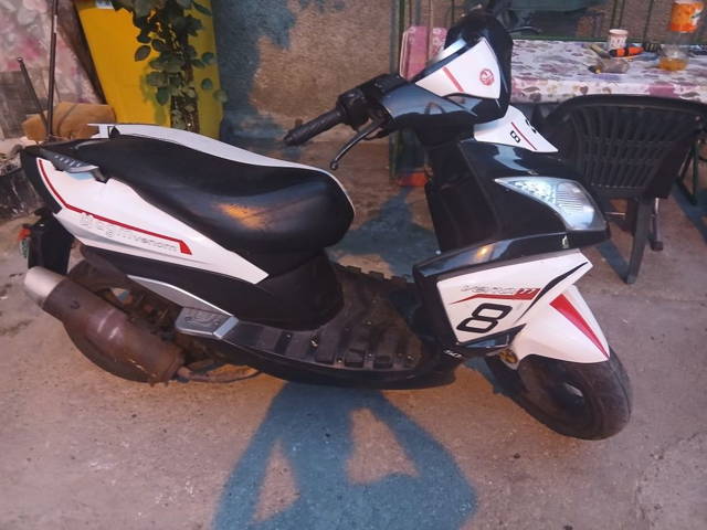 Scuter bine întreținut  de 49 cm an 2013  nu am acte  la el