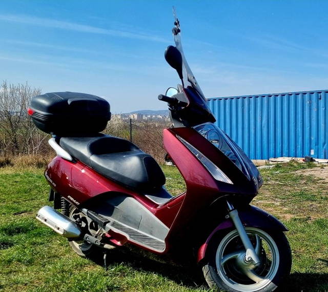 VÂND/SCHIMB MAXI Scuter HONDA PANTHEON an 2005 de 150 CC 4 timpi Impec