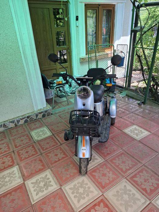 Vindem tricicleta electrica noua