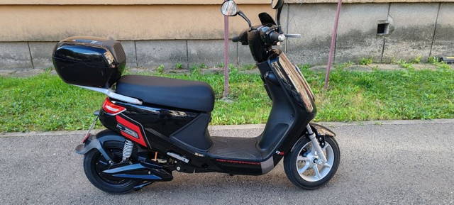 Scuter electric rks R8
