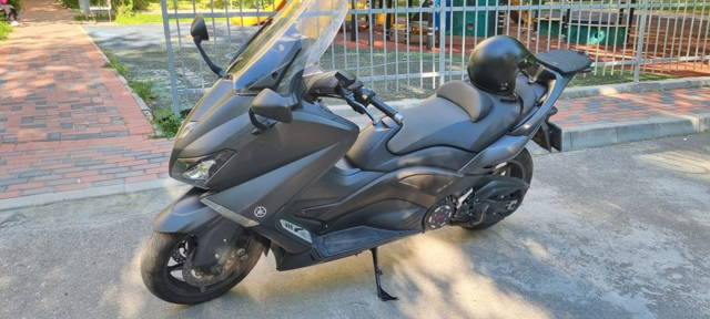 Maxiscuter scuter Yamaha Tmax 500