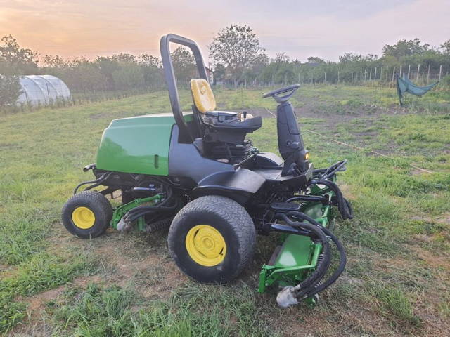 John Deere 3235C tractor tuns gazon iarba

Motor Yanhmar diesel în 3 p