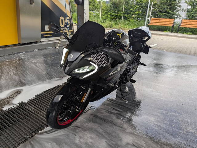Vând Cfmoto 300sr 2023