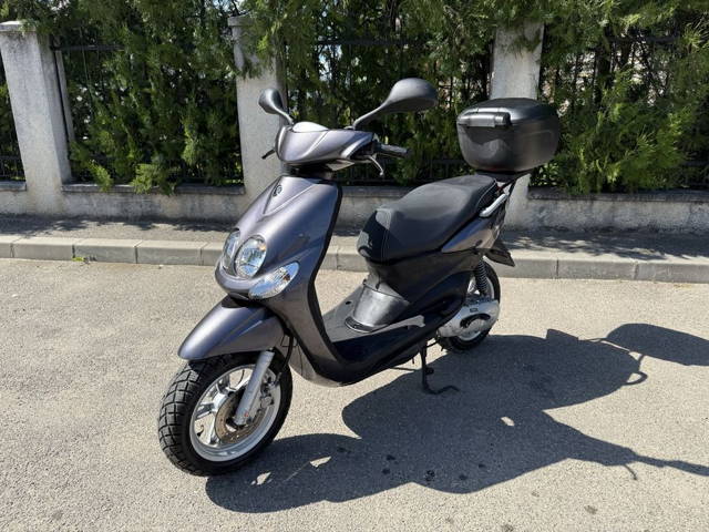 Scuter Yamaha Neos 49 cm 2 T ( import germania )