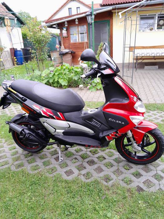 Vând scuter Gilera 49 din 2007 Prețul este 1500 euro negociabil