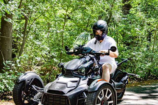 Închiriază un Can-Am Ryker Rally 900cc