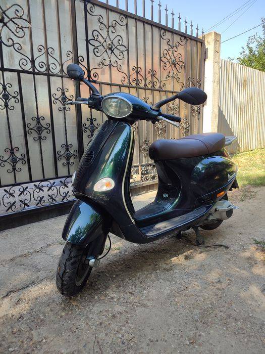 Scuter Piaggio Vespa et4 150 cc