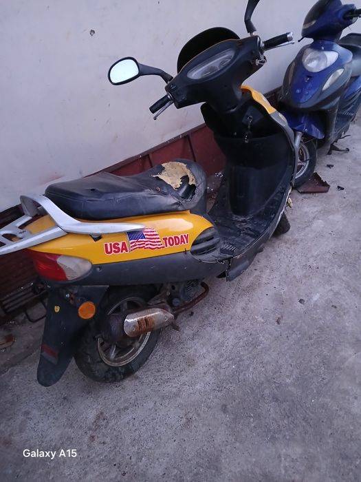 Vând scuter de 80
