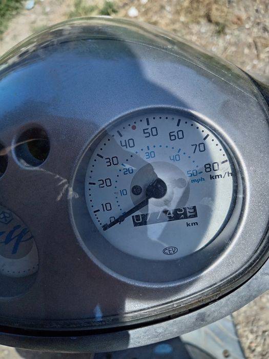 Vând Piaggio zip