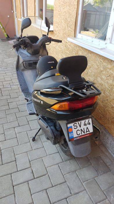 Vând Suzuki Burgman 125, bord 16999 Km .