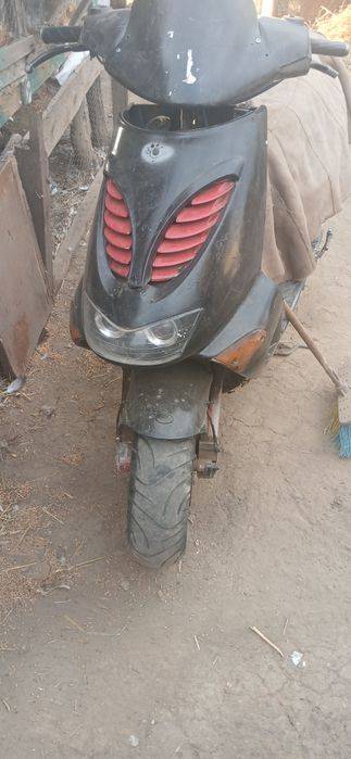 De vânzare scuter aprilia sr50 80cc