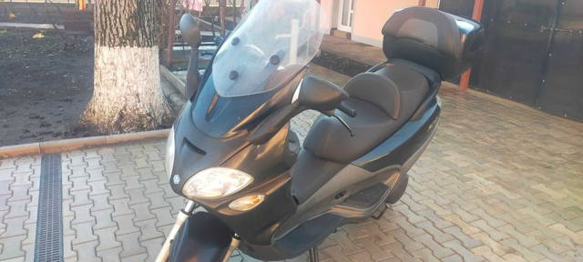 Vand piaggio x 9 500 IMPECABIL !