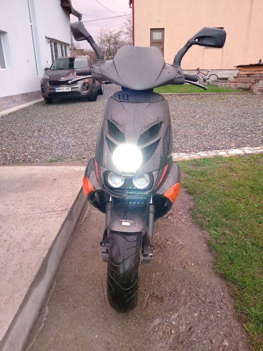 Vând scuter aprilia racing 50cc