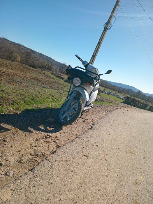 Vând scuter Liberti 125cc în stare perfecta lipsa o oglinda