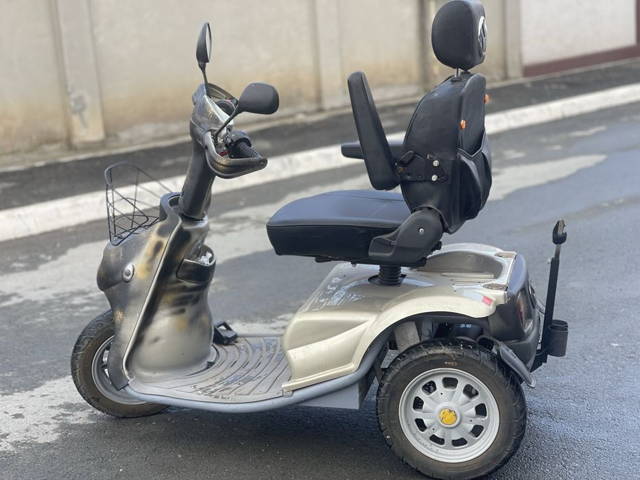 Scuter electric si pentru persoane cu dizabilitati