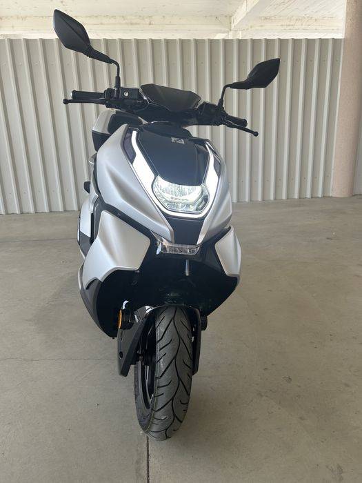 Vand scuter full electric cfmoto zeeho ae8+