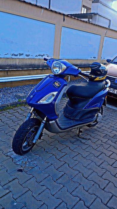 Vând Piaggio Fly