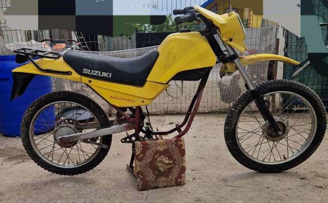 Vând cadru cross suzuki