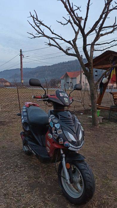 Vând scuter 4t 125cc