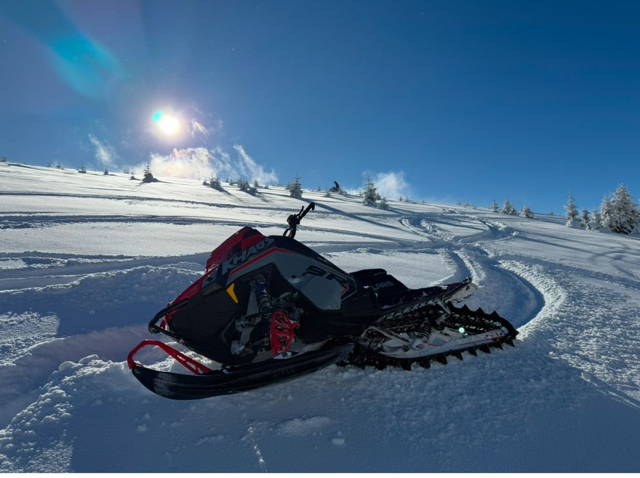 Vand Snowmobil Polaris Khaos 9 R 155 model 2025