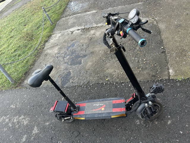 Trotineta electrica Jue Shuai 2 moroare