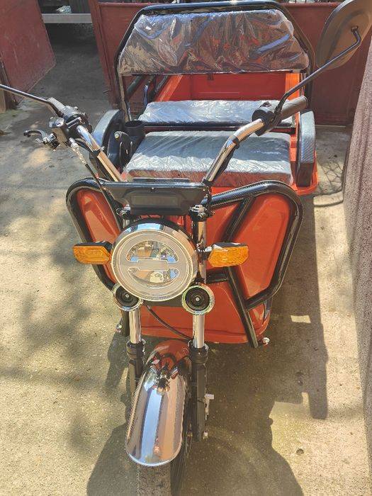 Triciclu electric cu basculare