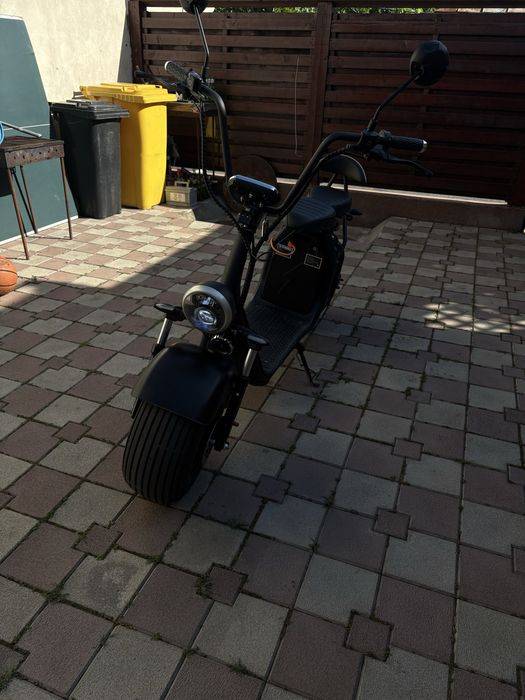 Scuter electric moped citycoco