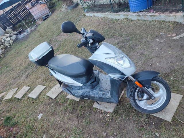 Vând Scuter kymco