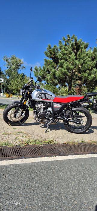 Vand motocicleta SWM Outlaw A1 125cc ABS 11kw/15cp ca noua in garantie
