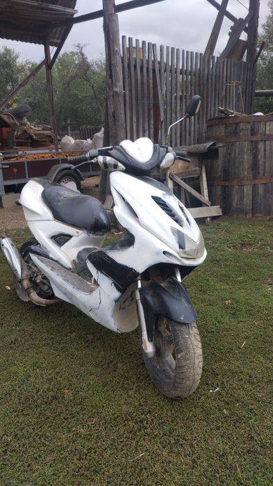 Scuter Yamaha 80cc sau schimb cu atv 125