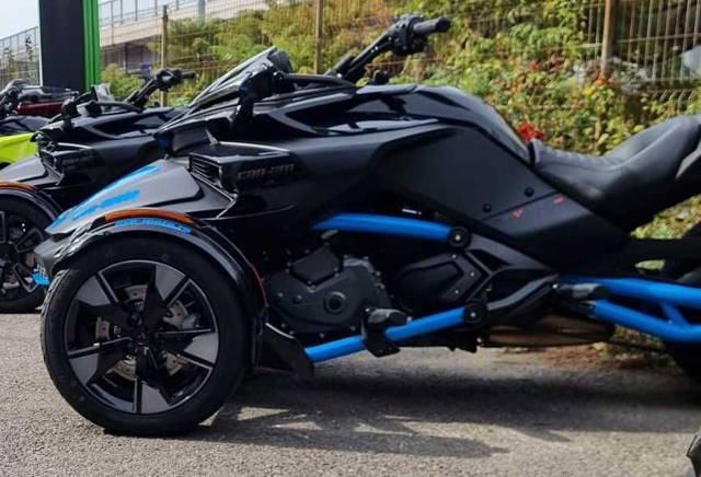 Promotie Can-Am Spyder F3-S Special Series Monolith Black Satin 2023