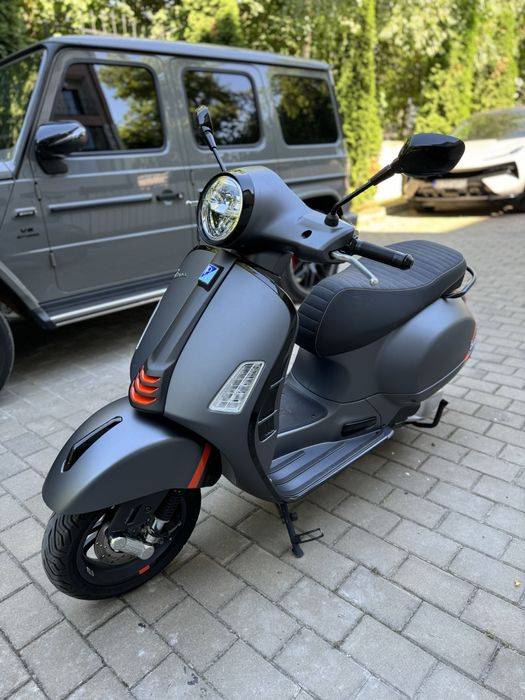 Vespa GTS 300 Super Sport 2023 – 7.600 km, în garanție