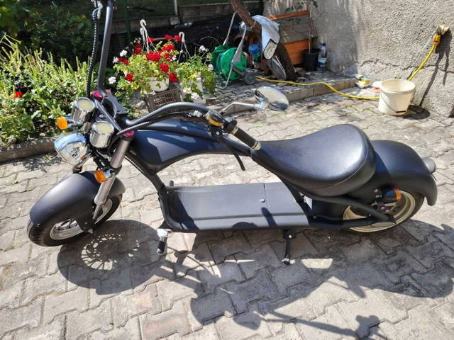 Chopper electric, Scuter electric. 2 baterii (12A si 20A) + 2 Casti.