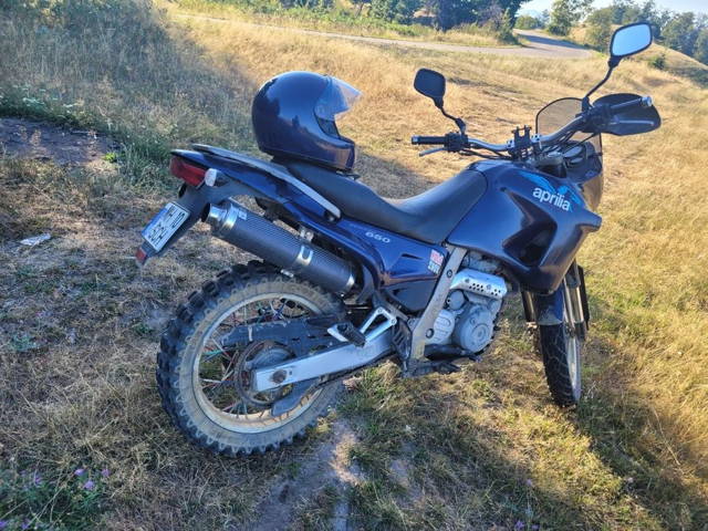 Aprilia pegaso 650 sau dau la schimb cu yamaha xt 600 cu acte
