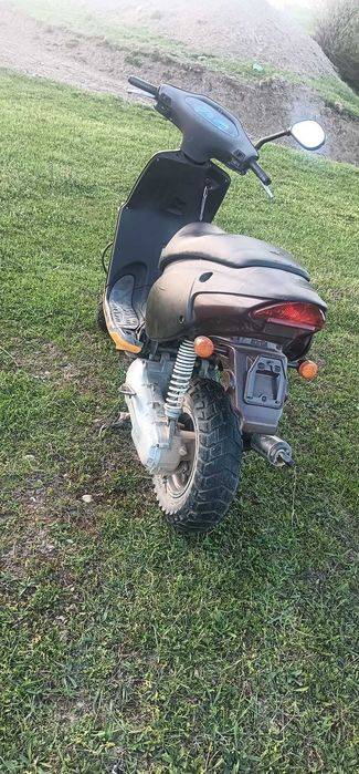 vând scuter Aprilia