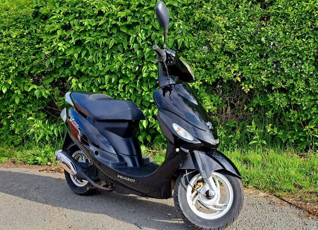 Vând  scuter, Doar 2150 km!!! Peugeot vclic 50cm 4timpi