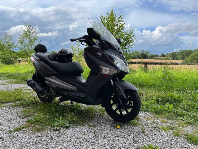 scuter SYM GTS 125 i,se conduce cu categoria B sau A1