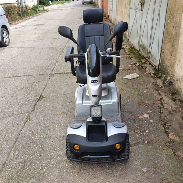 Mașină electric 15km/h