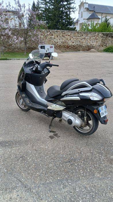 Vând scuter CF MOTO cu motor de 250 cmc