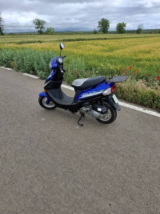 Vand scuter de 49cm3 cu acte