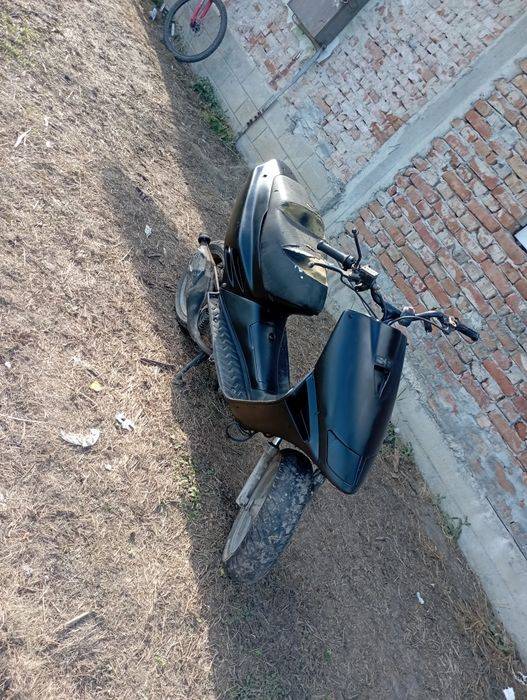 Vând scuter aprilia