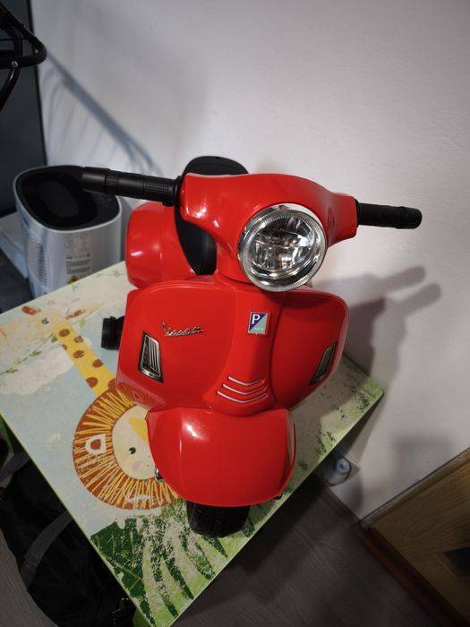 Scuter electric Vespa copii