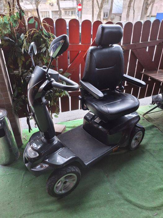 Scuter persoane cu handicap, batrâni