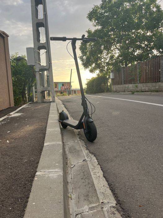 Vând trotineta electrica ninebot f2