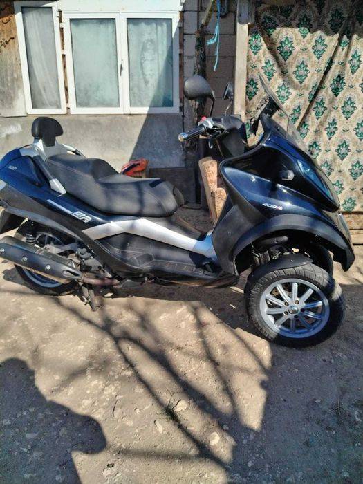 Scuter triciclu Piaggio MP3 400 cm