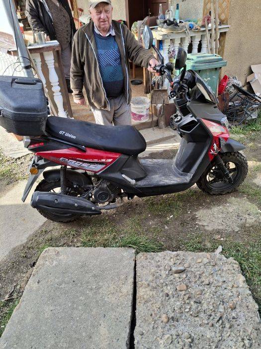 Scooter benzina  aproape nou