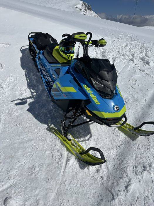 Snowmobil Ski-Doo 850 Summit X