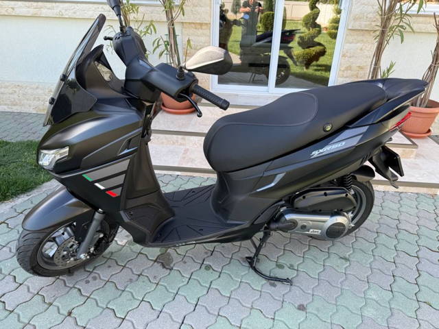 Scuter Aprilia SXR 50